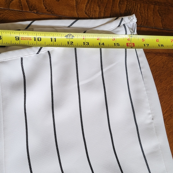 Talbots White Wide Leg Pants with High-Waisted Design.Size 10 - Picture 4 of 10